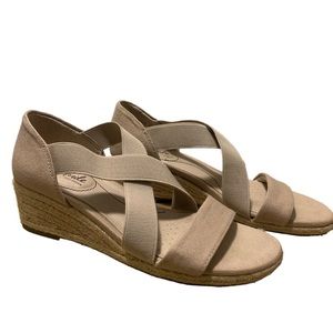 LifeStride Womens Siesta Microsuede Slip On Wedge Sandals Taupe Size 6.5 !!